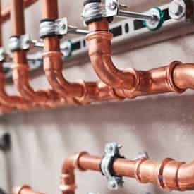 Rohre eines effizienten Heizsystems von Steinkühler in Leverkusen.