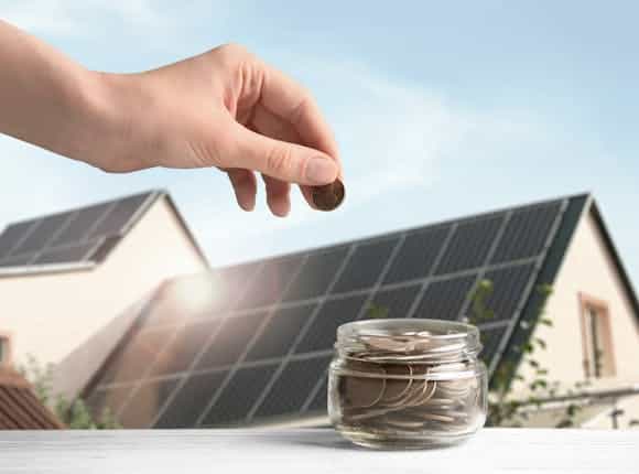 Staatliche Förderung für Photovoltaikanlage auf einem Dach von Steinkühler in Leverkusen.