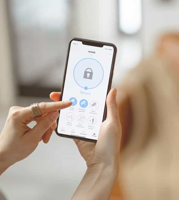 Smart Home Sicherheit von Steinkühler in Leverkusen ganz einfach mit dem Handy steuern.