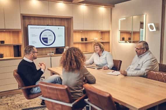 Besprechung zum neuen Badezimmer und Manufaktur bei Steinkühler in Leverkusen.