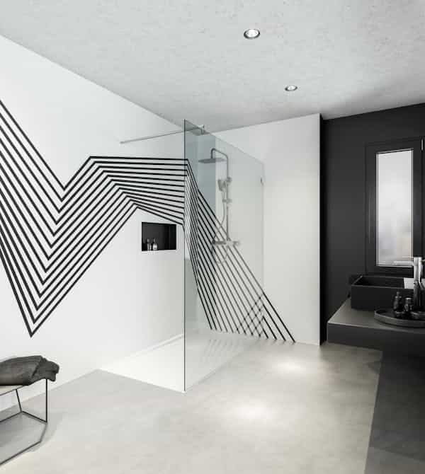 Modernes Badezimmer mit schwarzen Akzenten nach Badsanierung light von Steinkühler in Leverkusen.