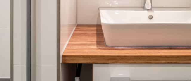 Modernes Waschbecken eines schönen Badezimmers von Steinkühler in Leverkusen.