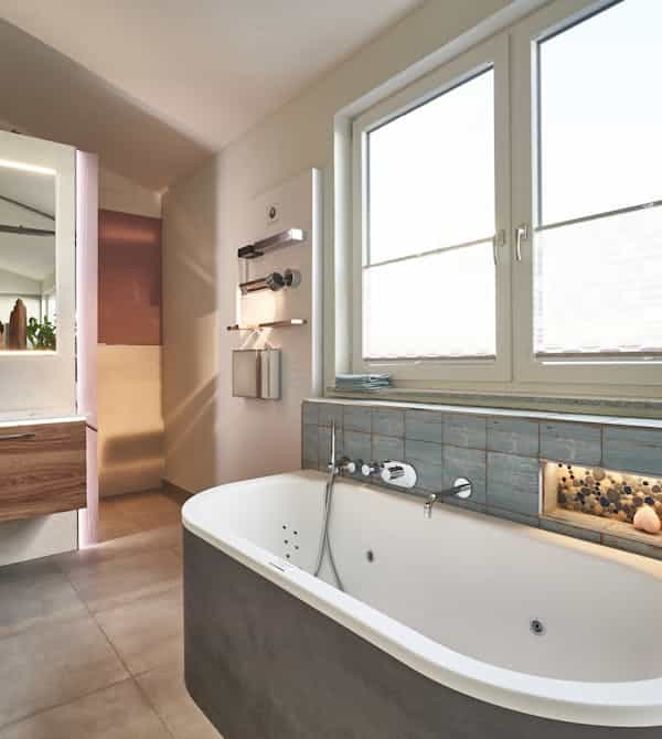 Über uns und Badezimmer von Steinkühler in Leverkusen.