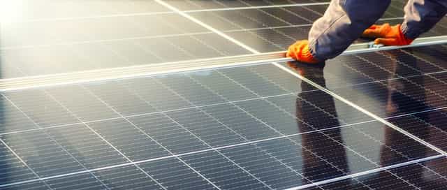 Montage einer Photovoltaikanlage von Steinkühler aus Leverkusen.