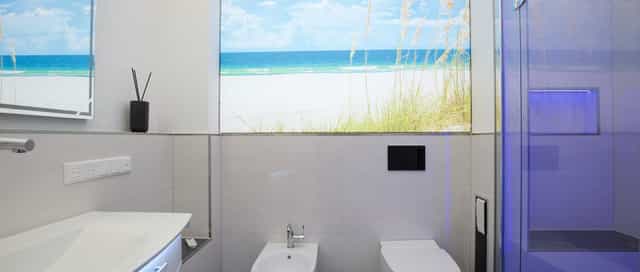 Modernes Badezimmer und Sanitär mit schönem Licht von Steinkühler in Leverkusen.