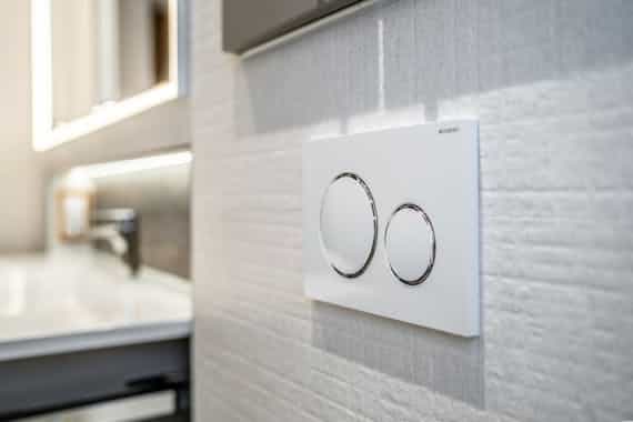 Modernes Sanitär in einem schönen Badezimmer von Steinkühler in Leverkusen.